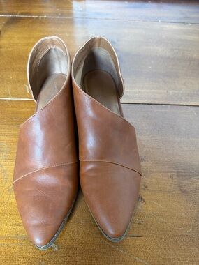 Universal Thread Women's Brown Pointed Slip-On Flats